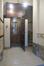 Rue Washington 168. Ascenseur au rez-de-chaussée avec porte palière ouverte © Homegrade, 2023