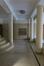 Avenue Franklin Roosevelt 34. Hall (escalier à gauche et entrée via le vestibule à droite) © Homegrade, 2022