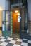 Avenue Louise 497. Ascenseur au rez-de-chaussée avec porte palière et grille rétractile ouvertes © Homegrade, 2023