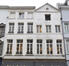 Kleerkopersstraat 3 te Brussel, oudere dwarshuizen met puntgevel verborgen achter nieuwe neoclassicistische lijstgevels, 2025