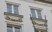 Nieuwe Graanmarkt 24 te Brussel (1787-1788), guirlandes op borstwering, 2025