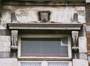 Détail d'une fenêtre sous corniche et arc de décharge, rue Potagère 98, Saint-Josse-Ten-Noode, 1901-1902, 2005
