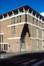 Porche dans-œuvre, Institut Saint-Luc, rue d'Irlande 54-56, Saint-Gilles, 1985, architectes Jean Cosse, Brigitte-Noël De Groof, Henri Doyen et Willy Serneels, photo Ch. Bastin & J. Evrard © MRBC