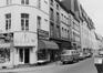 rue Blaes, n° impairs, vue depuis l'angle place du Jeu de Balle vers la place de la Chapelle, 1980