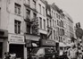 Kleerkopersstraat, onpare nummers, zicht vanuit Munt, 1984