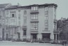 À l’emplacement de l’actuel no 35 square Marguerite, à l’angle de la rue Le Corrège, trois maisons teintées d’Art nouveau, conçues en 1897 par l’architecte Léon Govaerts, façades vers le square (L’Émulation, 1901, pl. 33)