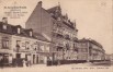 Vue de la partie ouest du square Marie-Louise avec, à l’avant-plan, les petites maisons qui constituaient, jusqu’à leur démolition en 1924, les derniers témoins du bâti longeant l’ancienne chaussée d’Etterbeek (Collection C. Dekeyser)
