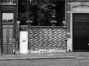 Boulevard de La Cambre 28, photographie du mur, s.d. (détruit en 1988). Conçu par l'architecte Paul HANKAR en 1897-1898 pour clôturer la parcelle de l'atelier du peintre Albert CIAMBERLANI, © KIK-IRPA, Bruxelles