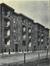 Rue Gustave Schildknecht 8 à 18, immeubles du Foyer Laekenois conçus par l’architecte Adolphe Puissant, (PUISSANT, A., « L’Habitation à bon marché », L’Émulation, Année XLVII, 2, février 1927, p. 21)