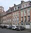 Een huizenrij van naoorlogse woningen in de eerste helft van de pare zijde van de straat richting Louis Schmidtlaan, 2025