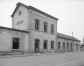 Stationsplein. Zicht op de voorgevel van het stationsgebouw kort voor afbraak in 1966 , NMBS-Holding, fototheek z02823i