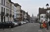 Rue de la Clinique, vue depuis la rue Sergent De Bruyne vers la place du Conseil, (© ARCHistory, 2019)