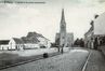 Vue d’ensemble sur la place Cardinal Mercier en direction de l’église Saint-Pierre ; à gauche, de modestes maisons de village aujourd’hui démolies, s. d. (vers 1900), Erfgoedbank Jette,