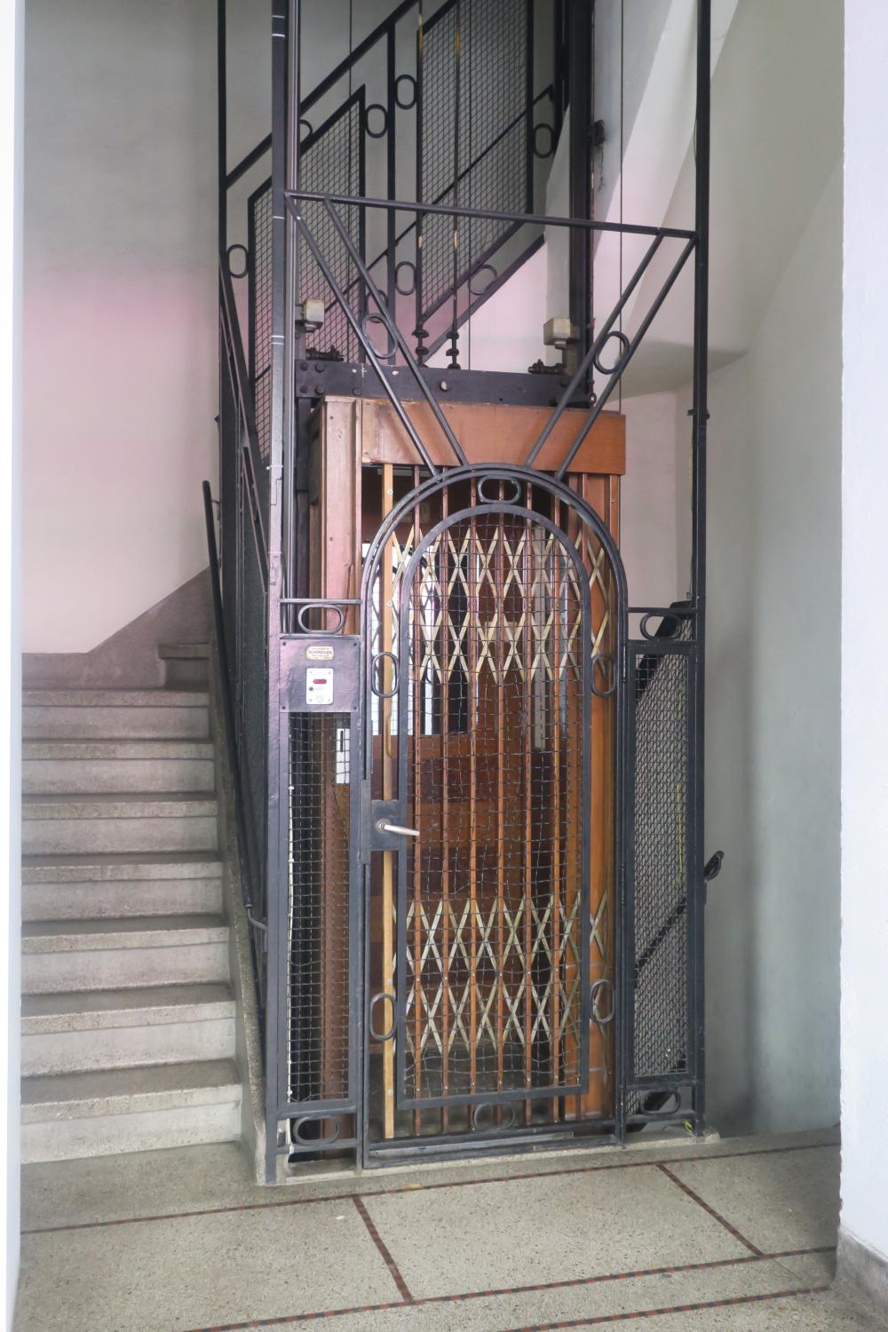 Rue de la Régence 44. Ascenseur au rez-de-chaussée © Homegrade, 2023