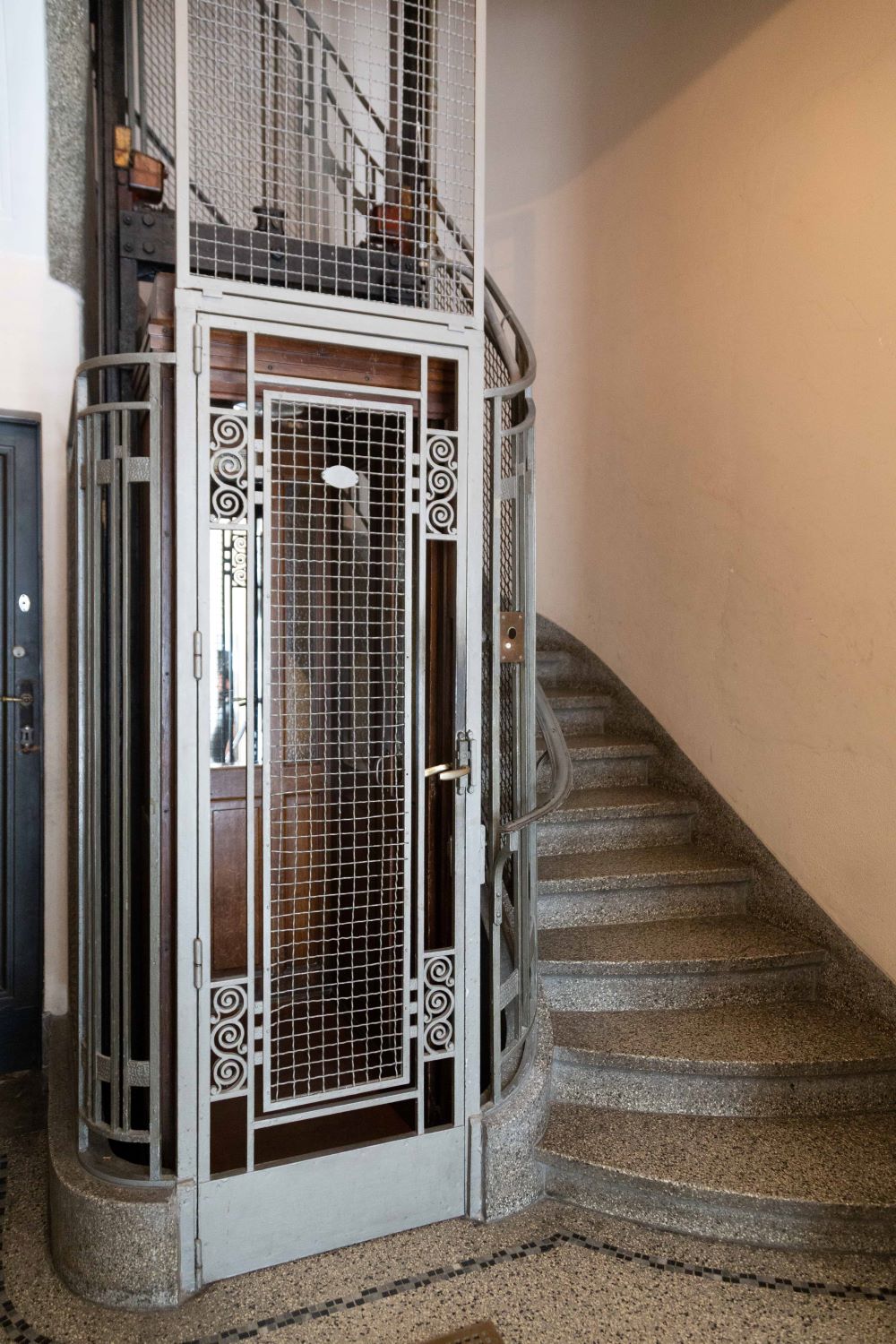 Rue Antoine Dansaert 79. Ascenseur au rez-de-chaussée © Homegrade, 2022
