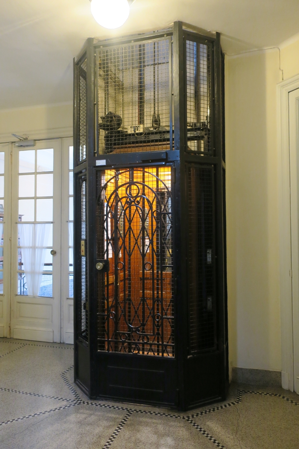 Rue Antoine Dansaert 93. Ascenseur au rez-de-chaussée © Homegrade , 2022