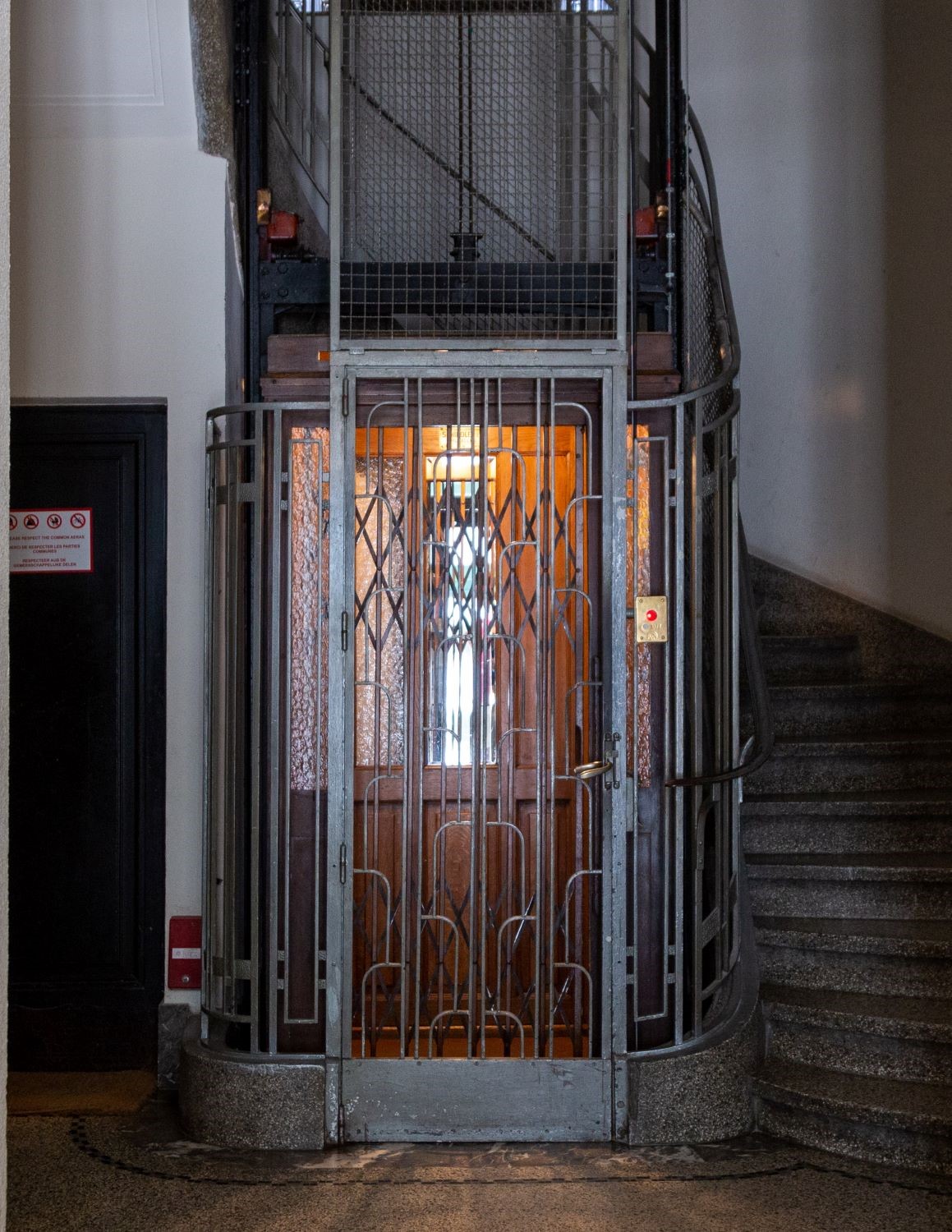 Rue du Vieux Marché aux Grains 11. Ascenseur au rez-de-chaussée © Homegrade, 2022