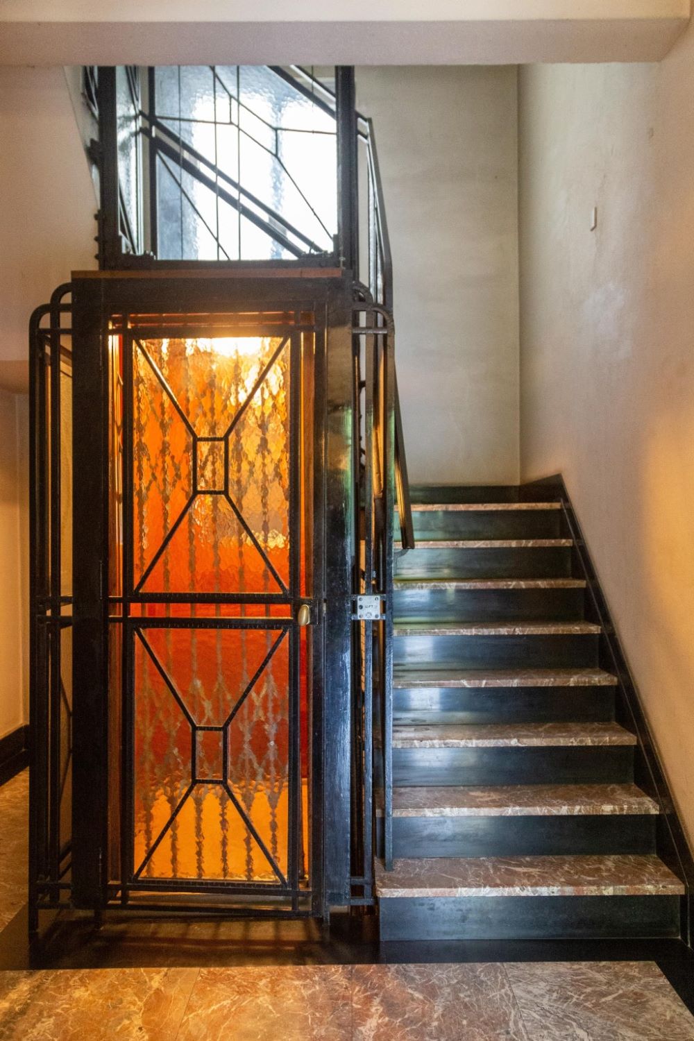 Boulevard Auguste Reyers 35.  Ascenseur au rez-de-chaussée © Homegrade, 2022