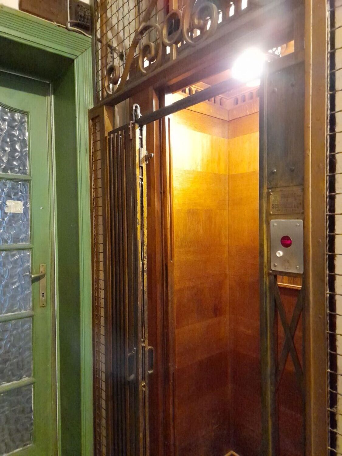Rue Général Gratry 13. Ascenseur au rez-de-chaussée © Homegrade, 2022