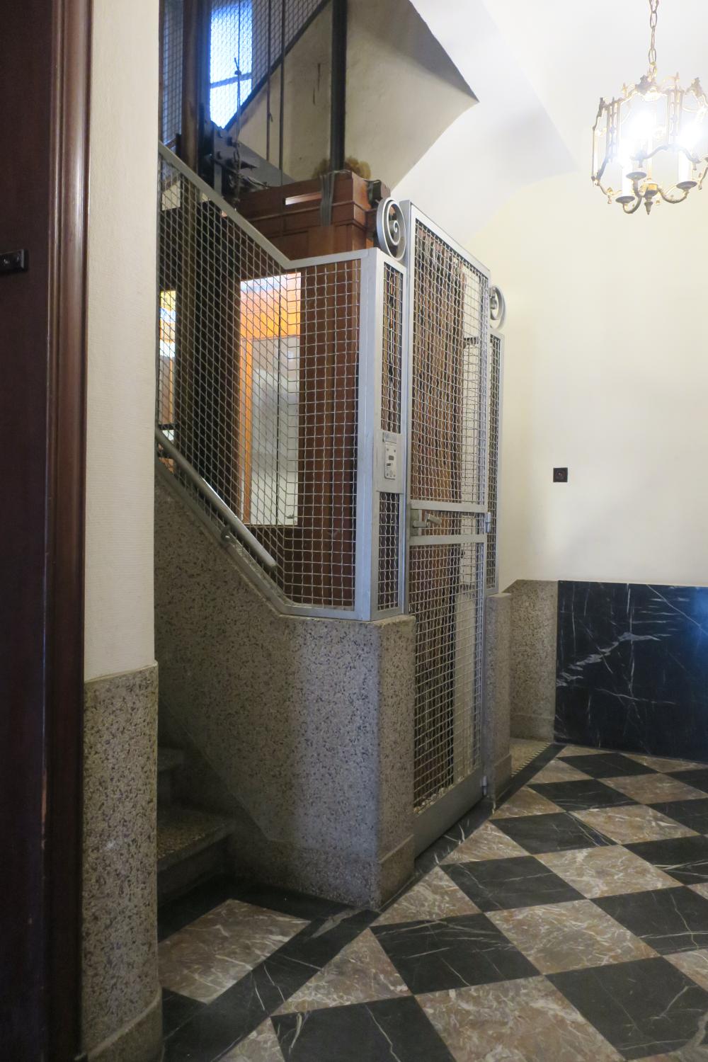 Rue Victor Hugo 198. Ascenseur au rez-de-chaussée © Homegrade, 2023