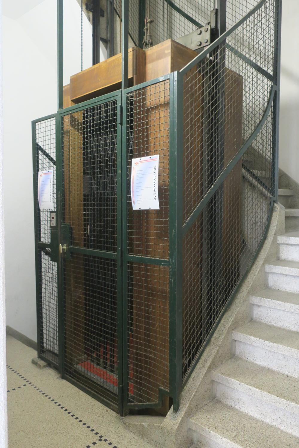 Place Princesse Élisabeth 9. Ascenseur au rez-de-chaussée  © Homegrade , 2022