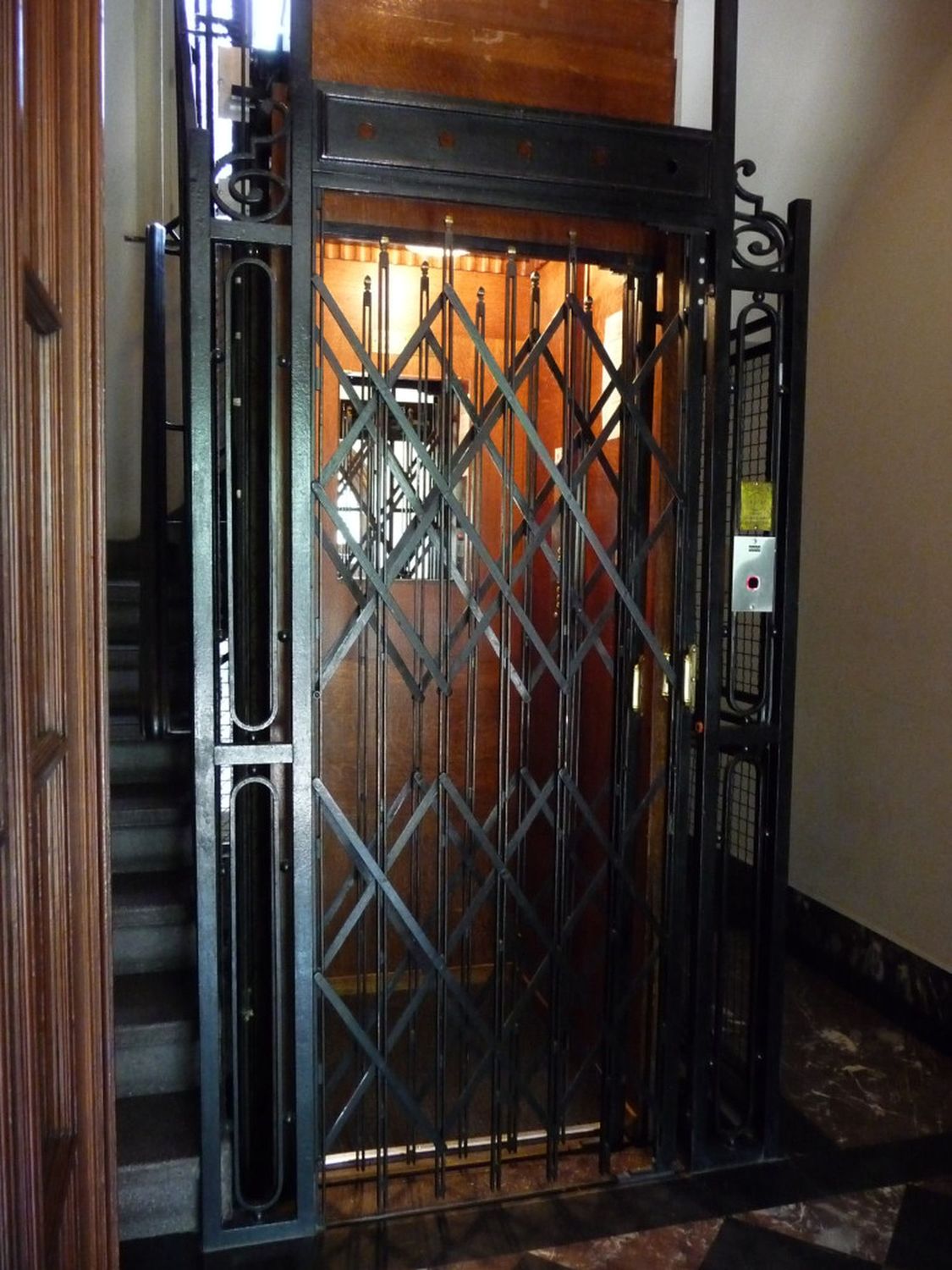 Avenue Ernest Cambier 39, ascenseur au rez-de-chaussée, 2021