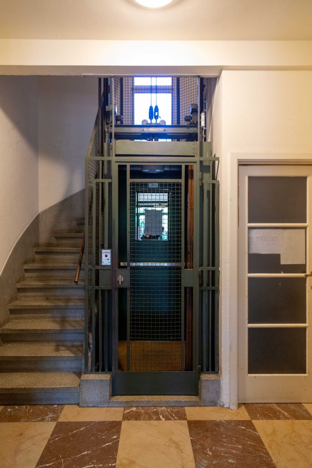 Avenue du Derby 29. Ascenseur au rez-de-chaussée © Homegrade, 2022