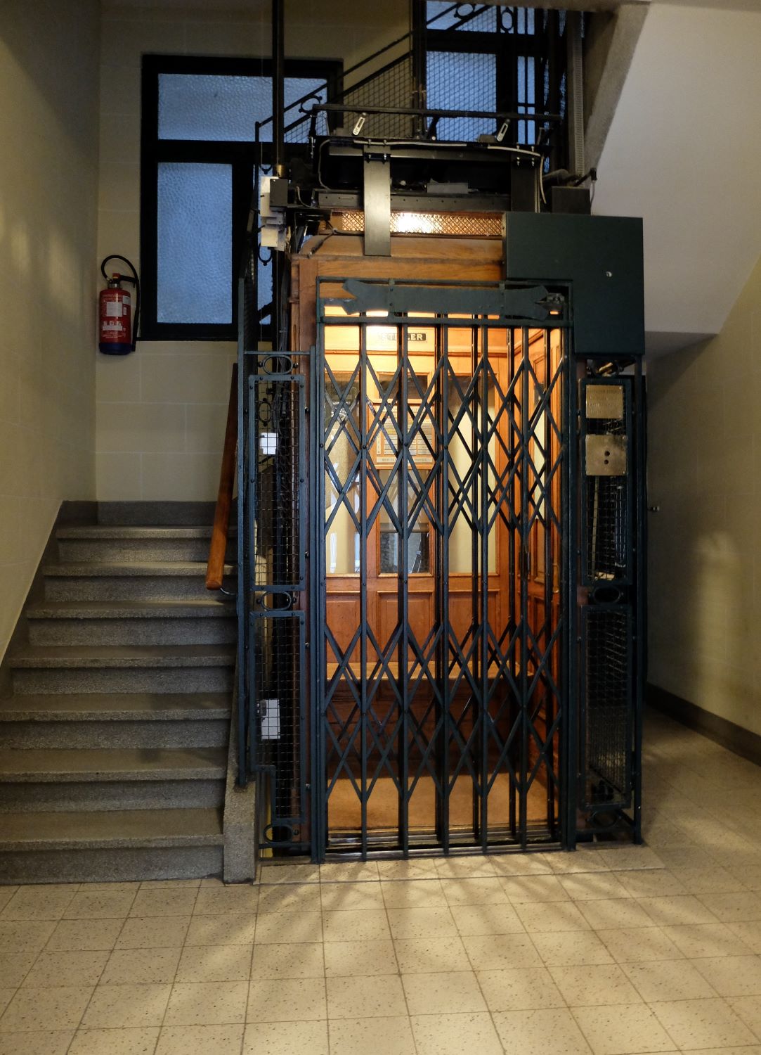 Rue Emile Bouilliot 48. Ascenseur au rez-de-chaussée © Homegrade, 2021