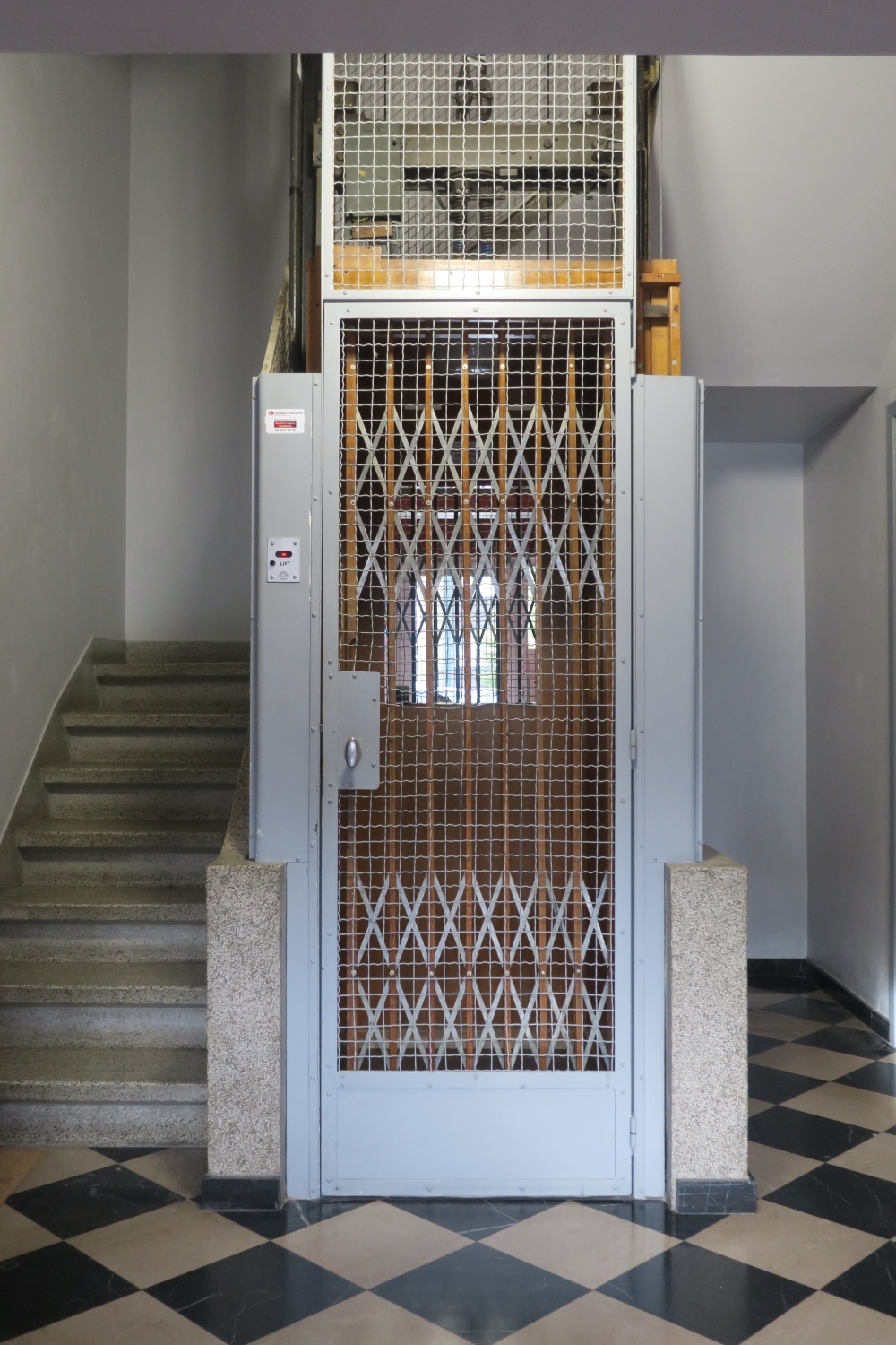 Square du Solbosch 25. Ascenseur au rez-de-chaussée © Homegrade , 2022