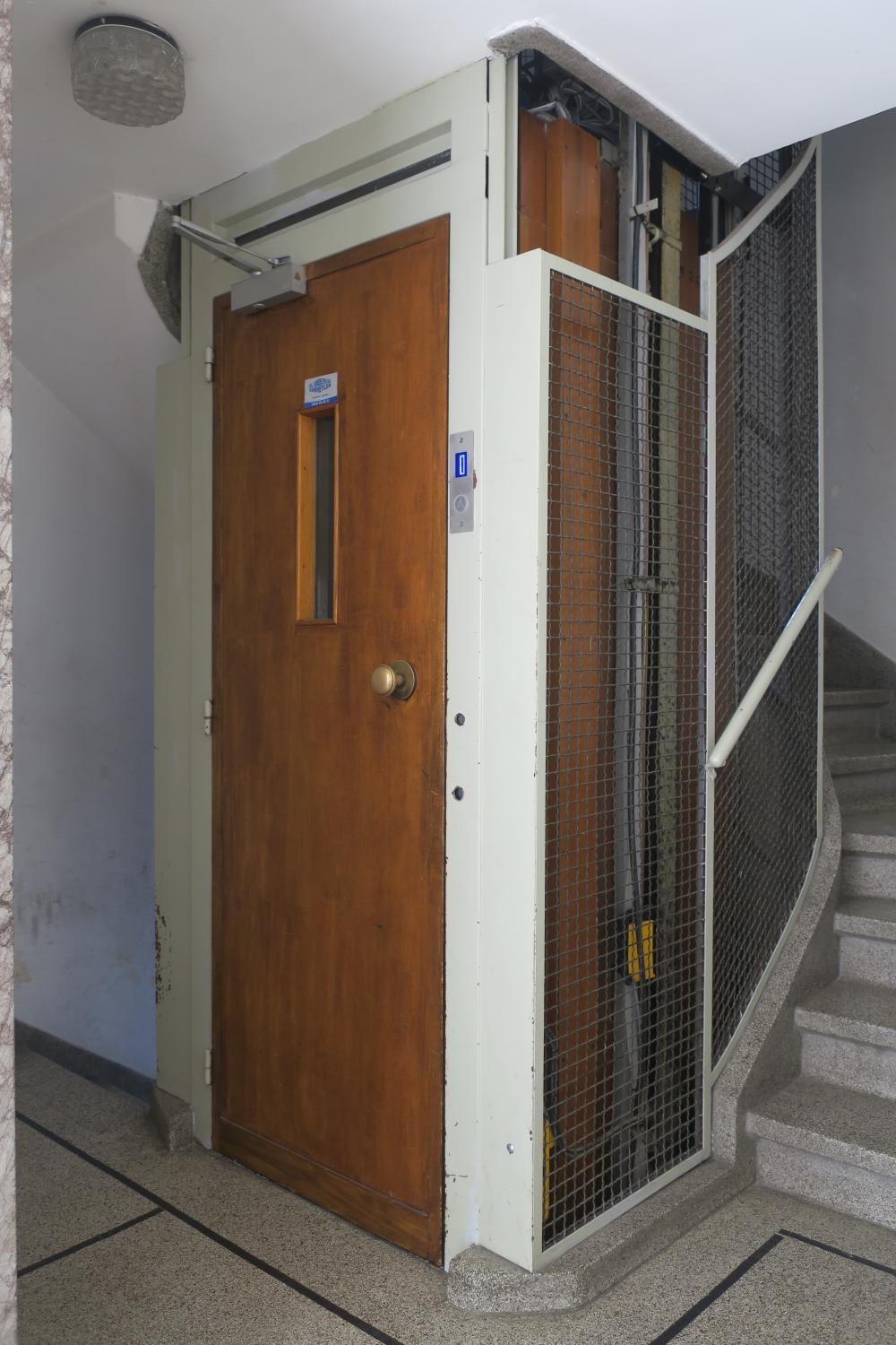 Avenue Broustin 23A. Ascenseur au rez-de-chaussée © Homegrade, 2022