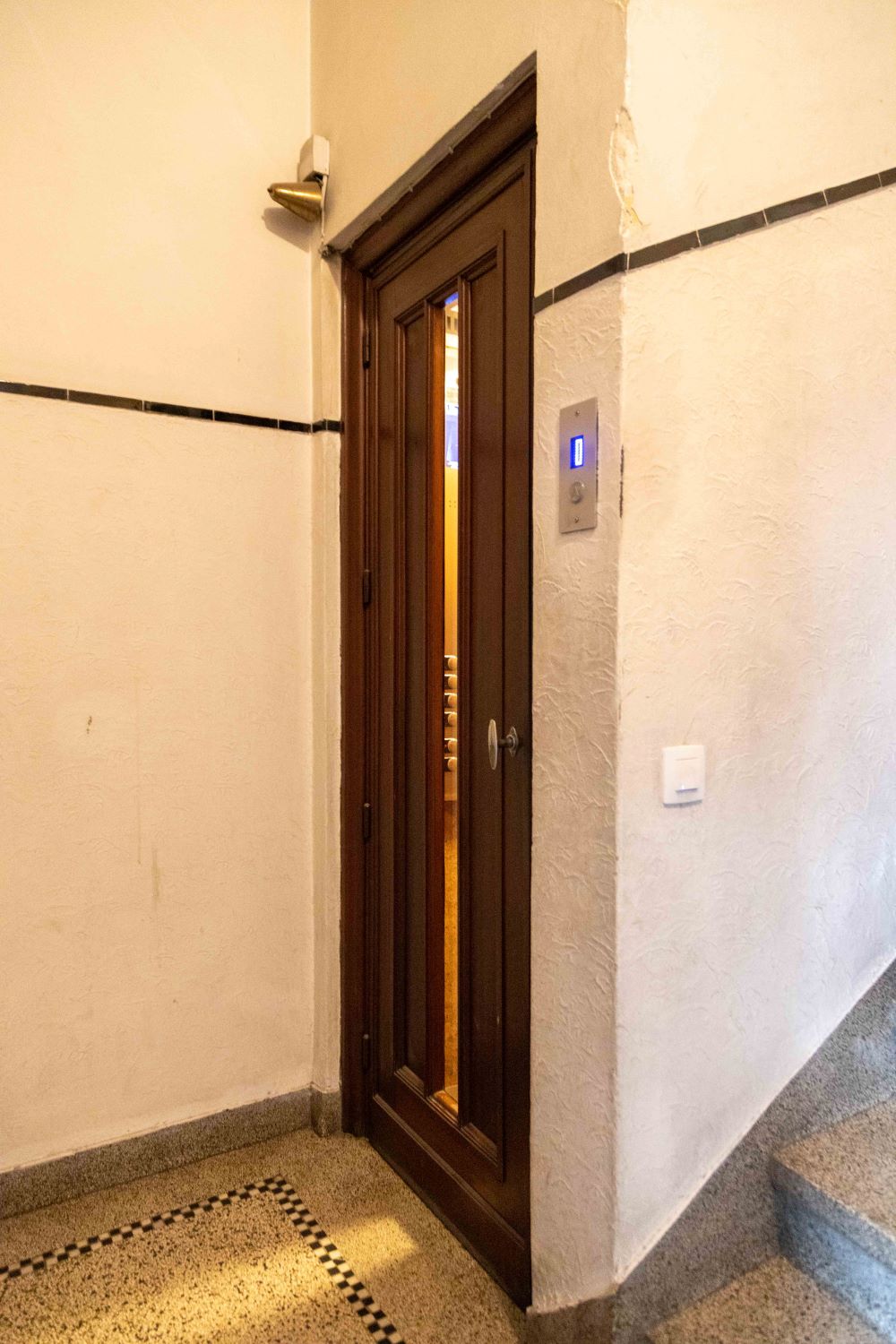 Avenue de Broqueville 2. Ascenseur au rez-de-chaussée © Homegrade, 2023