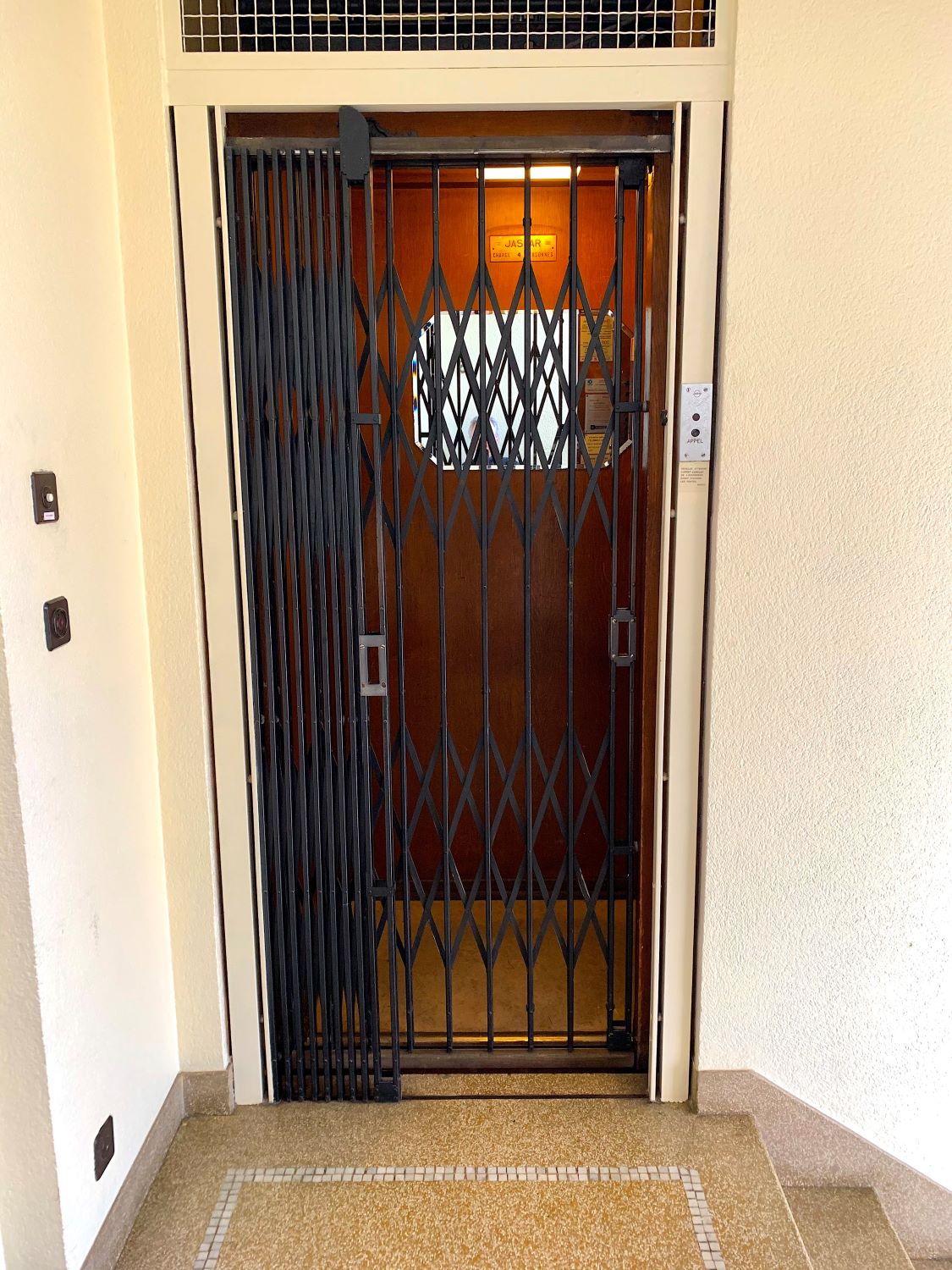 Avenue Brugmann 307. Ascenseur au palier d'un étage, 2021