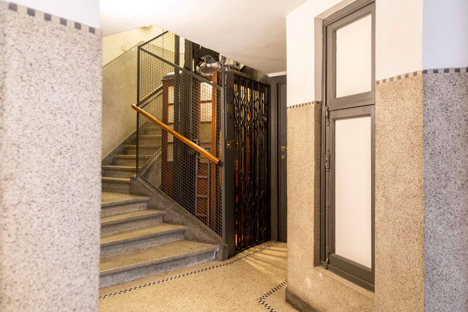Avenue Brugmann 358. Ascenseur au rez-de-chaussée © Homegrade, 2022