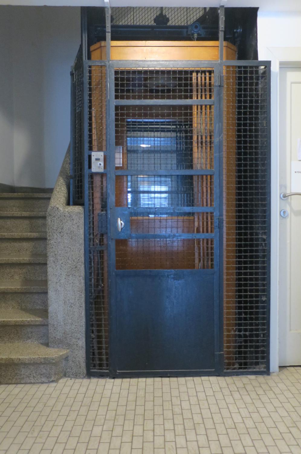 Avenue Coghen 242. Ascenseur au rez-de-chaussée © Homegrade, 2023