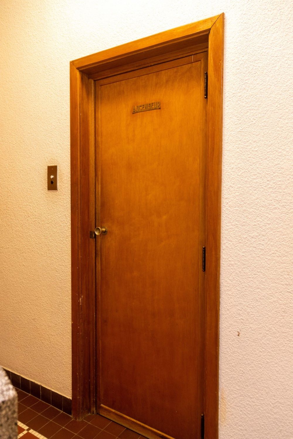 Rue Colonel Chaltin 39. Ascenseur au rez-de-chaussée © Homegrade, 2022