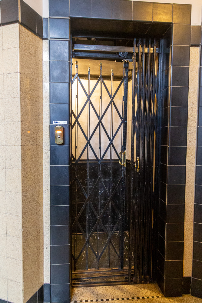 Avenue des Cerisiers 132. Ascenseur de service au rez-de-chaussée © Homegrade, 2021