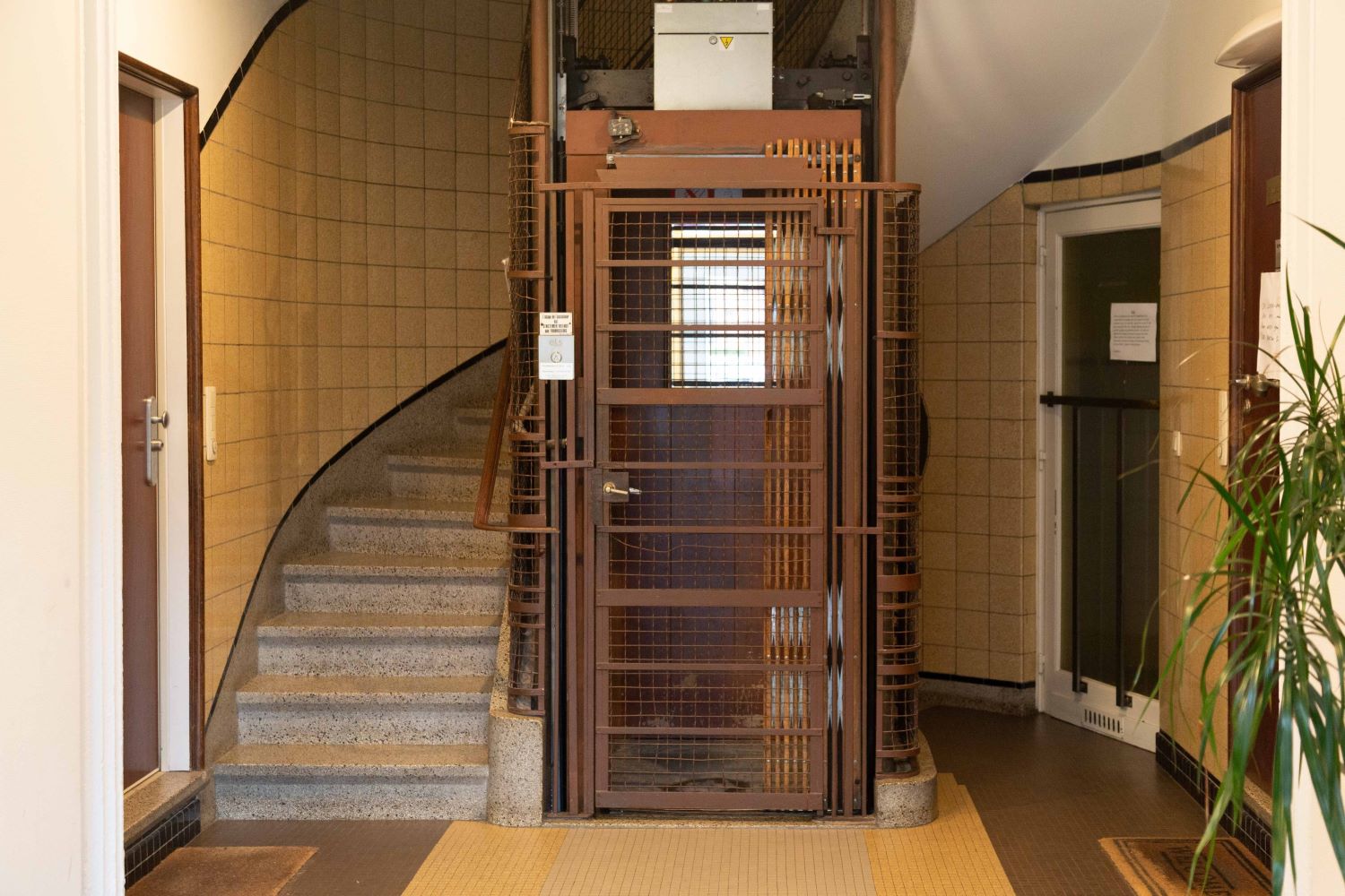 Avenue Heydenberg 6.  Ascenseur au rez-de-chaussée © Homegrade, 2022
