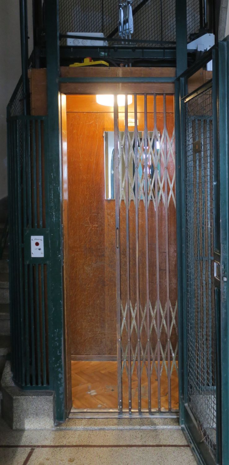 Rue Royale Sainte-Marie 62. Ascenseur au rez-de-chaussée © Homegrade , 2022