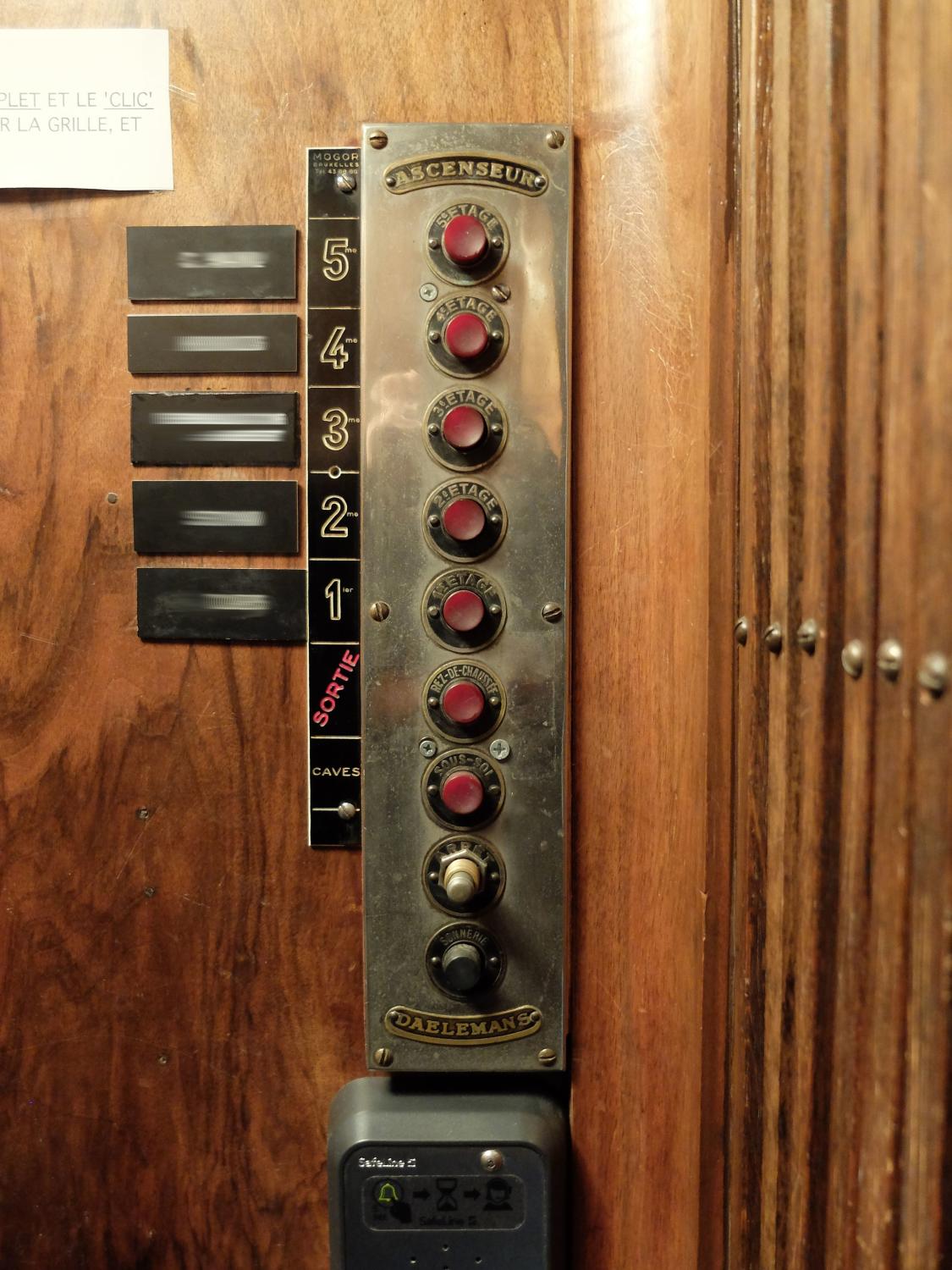 Boutons de commande – Inventaire des ascenseurs historiques